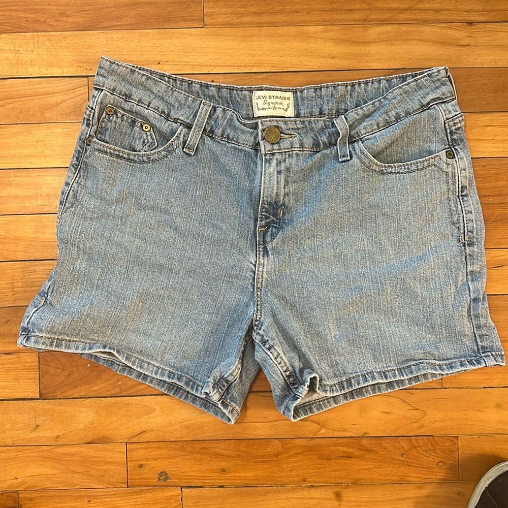 Levi Strauss high wasted shorts